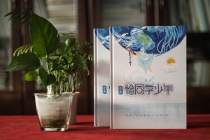小學(xué)生畢業(yè)紀念冊主頁電子版怎么做?暖心的紙質(zhì)版畢業(yè)相冊怎么做?