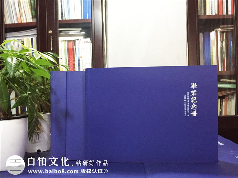 簡潔穩(wěn)重的研究生畢業(yè)紀(jì)念冊(cè)設(shè)計(jì)風(fēng)格,不負(fù)勇往-西南財(cái)大金融學(xué)院