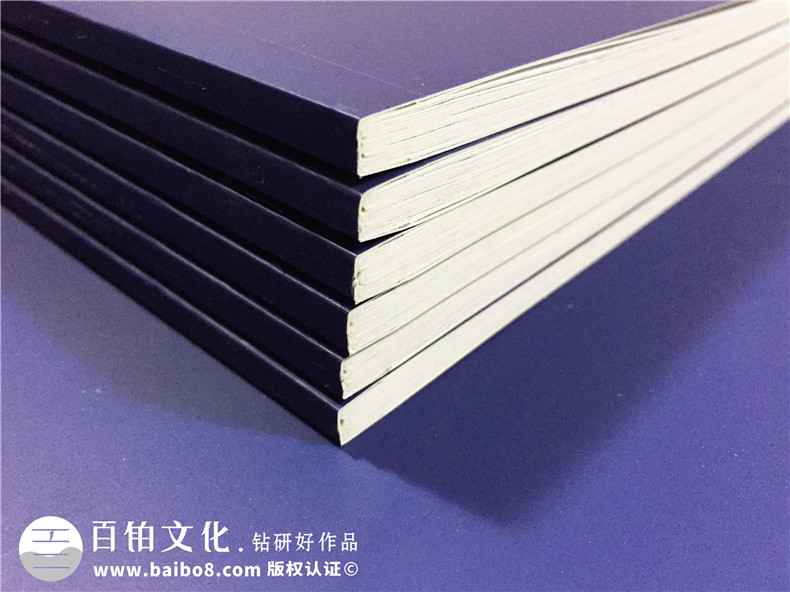 簡潔穩(wěn)重的研究生畢業(yè)紀(jì)念冊(cè)設(shè)計(jì)風(fēng)格,不負(fù)勇往-西南財(cái)大金融學(xué)院