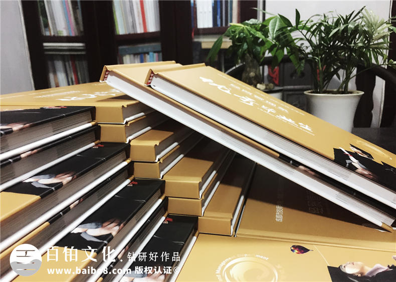 優(yōu)秀畢業(yè)生紀(jì)念冊(cè)-畢業(yè)典禮頒發(fā)給學(xué)生的留念冊(cè)