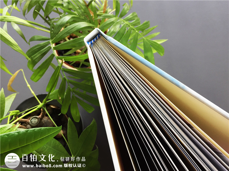 尋找一家紀(jì)念冊制作公司 制作一本聚會紀(jì)念冊 紀(jì)念聚會活動的快樂！