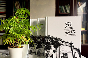 在中學(xué)、大學(xué)的青春紀(jì)念冊(cè)制作 代表青春記憶的畢業(yè)紀(jì)念冊(cè)思考與感悟