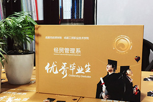 去哪里制作大學(xué)畢業(yè)紀(jì)念冊(cè) 記錄你我、記錄青春的大學(xué)紀(jì)念冊(cè)