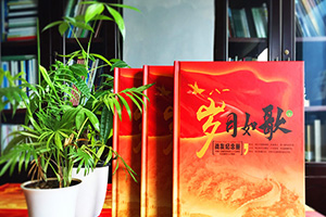 怎樣制作一本情誼深重的戰(zhàn)友聚會紀念冊？百鉑紀念冊制作告訴你！